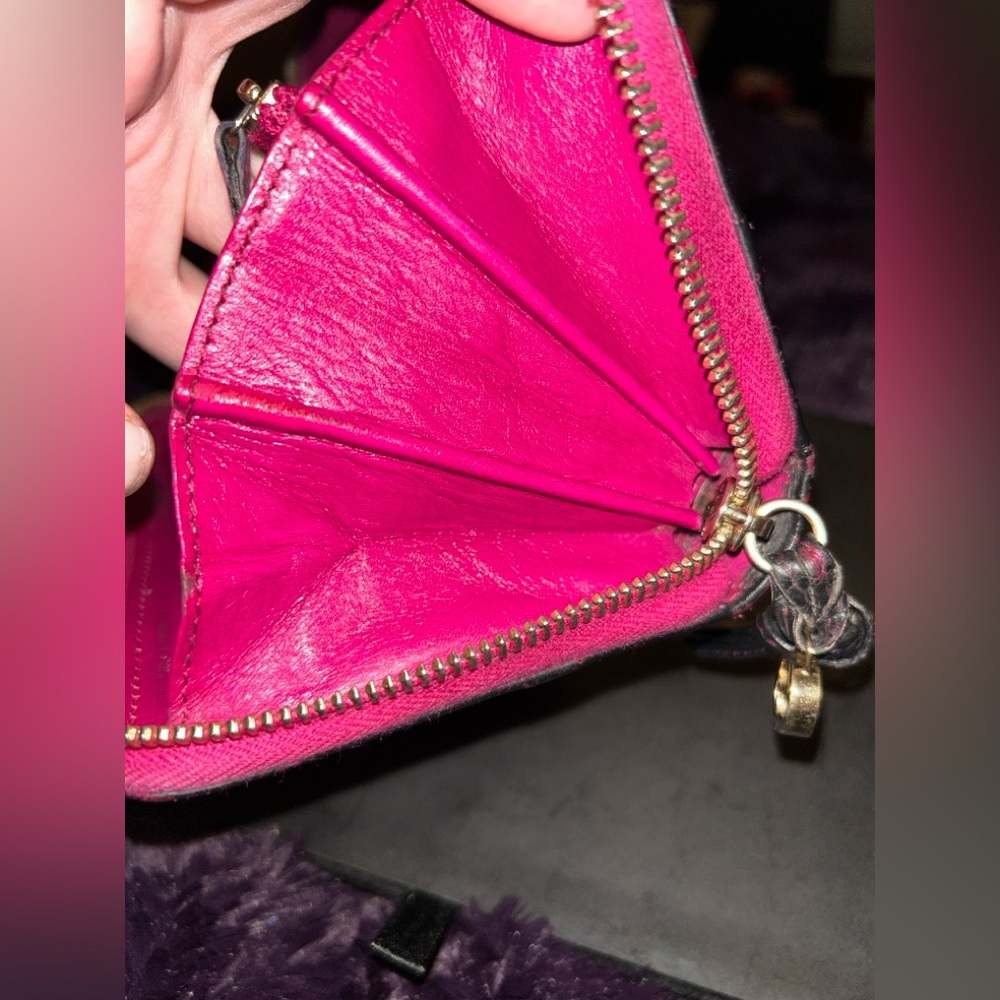 GUCCI GG GUCCISSIMA LEATHER
LONG ZIPPERED, MONOGRAM BLACK & PINK WALLET. - Picture 12 of 15